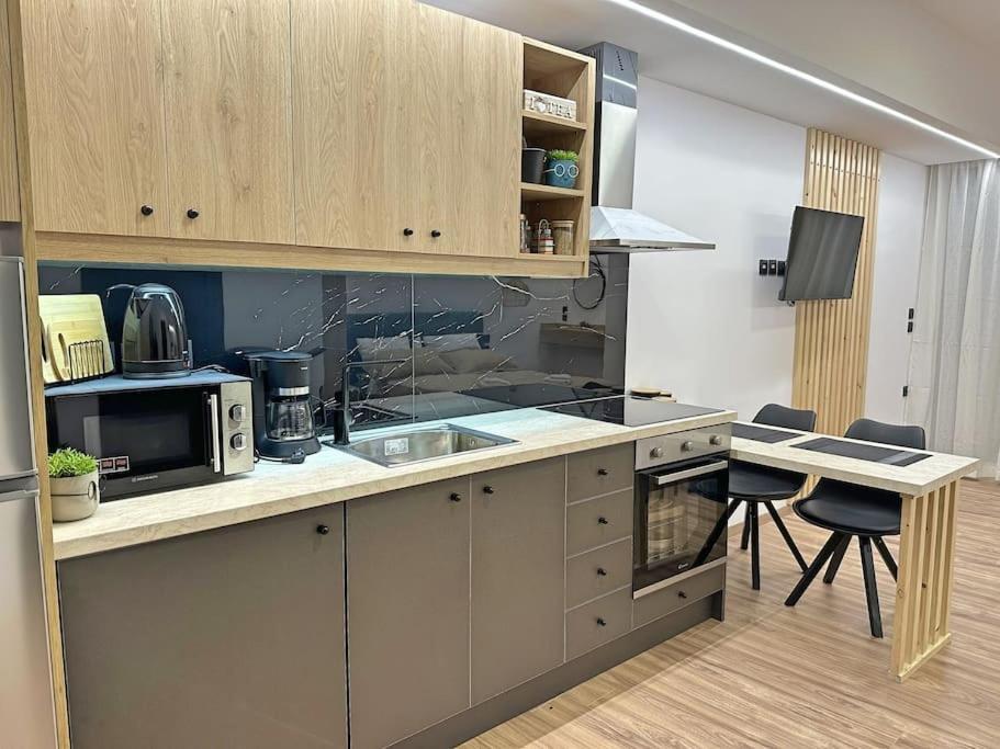 Oasis Luxury Apartments Eretria  Bagian luar foto