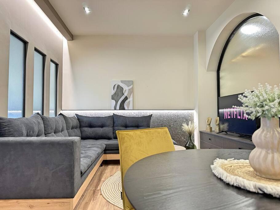 Oasis Luxury Apartments Eretria  Bagian luar foto
